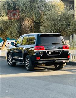 تۆیۆتا لاند کروزەر